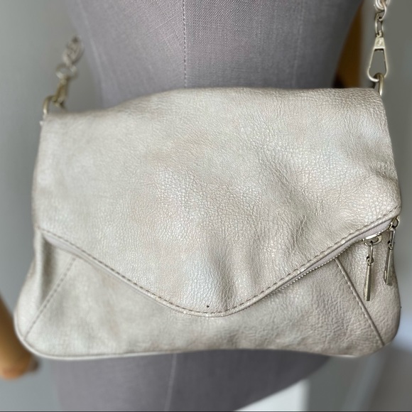 Gold Guess Purse with Chain - Picture 3 of 9